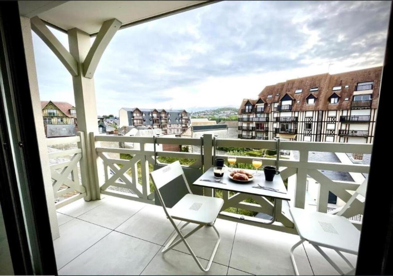 Ferienwohnung Sejour Authentique - Balcon, Parking & Wifi Ultra-Rapide Deauville Exterior foto